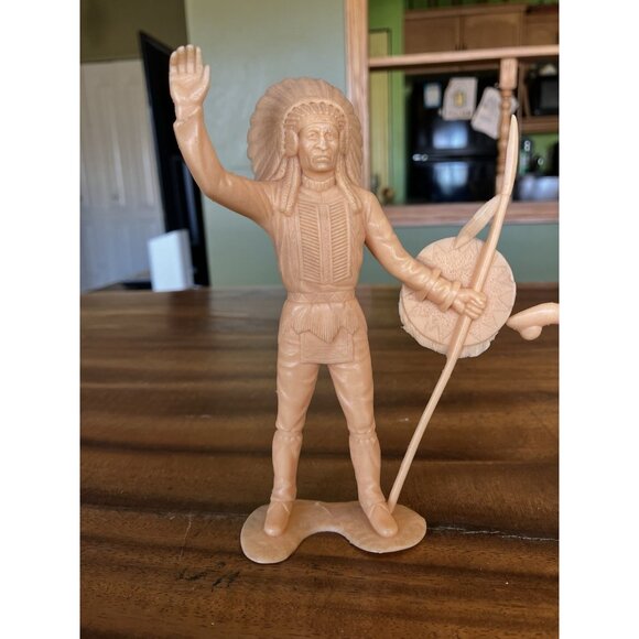 2 Vintage Louis Marx 6" Plastic Indian Warrior Toy Figures - Picture 2 of 8